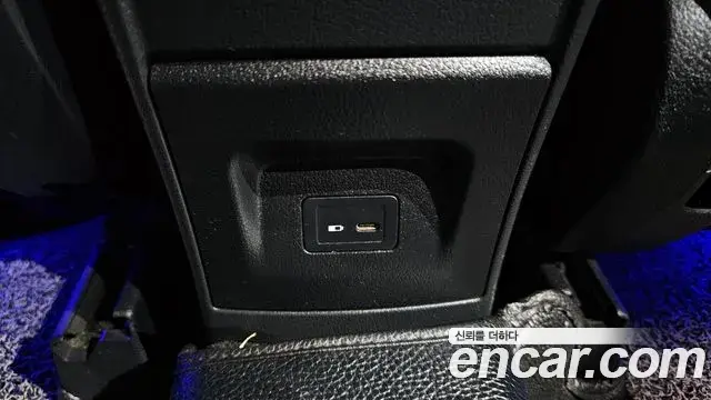 Mercedes-Benz GLB-Class 2021 — Photo 24/34