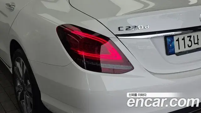 Mercedes-Benz C-Class 2021 — Şəkil 28/30