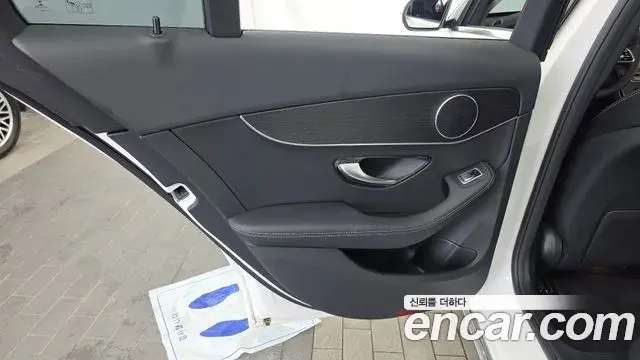 Mercedes-Benz C-Class 2021 — Şəkil 27/30