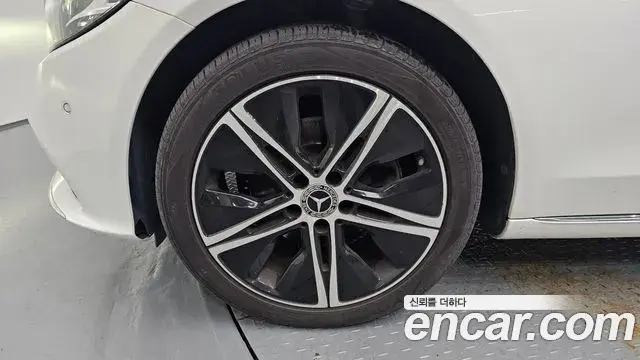 Mercedes-Benz C-Class 2019 — Şəkil 21/30