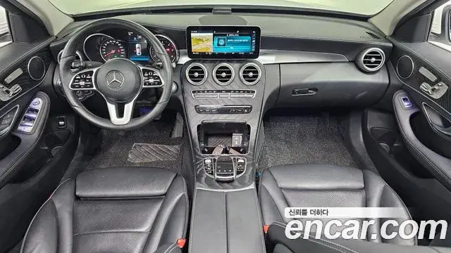 Mercedes-Benz C-Class 2019 — Şəkil 26/30
