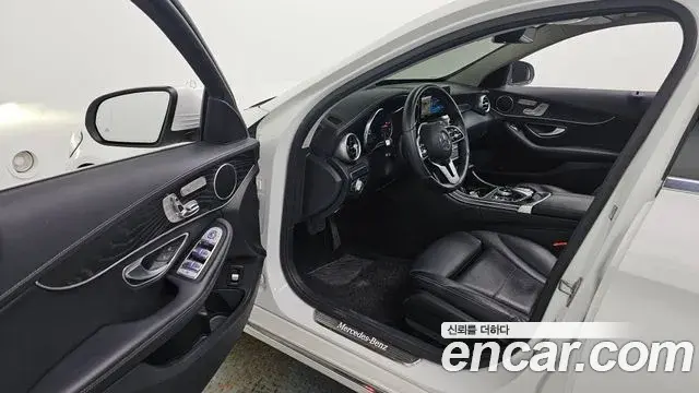 Mercedes-Benz C-Class 2019 — Şəkil 1/30