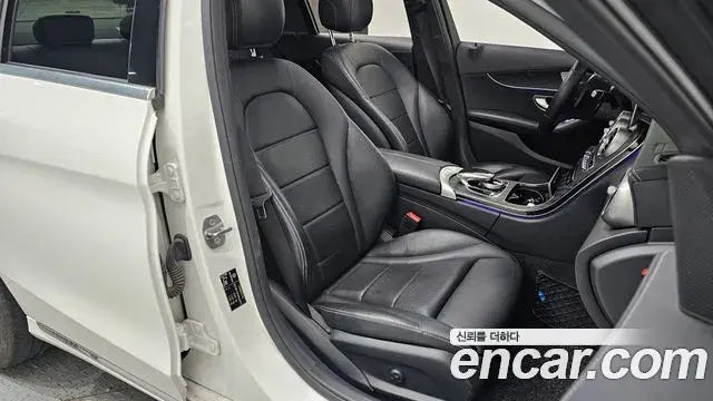 Mercedes-Benz C-Class 2019 — Şəkil 19/30