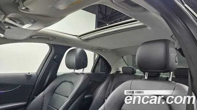 Mercedes-Benz C-Class 2019 — Şəkil 18/30