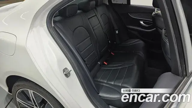 Mercedes-Benz C-Class 2019 — Şəkil 9/30
