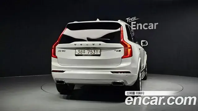 Volvo XC90 2019 — Photo 1/20
