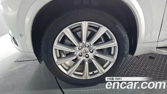 Volvo XC90 2019 — Photo 2/20