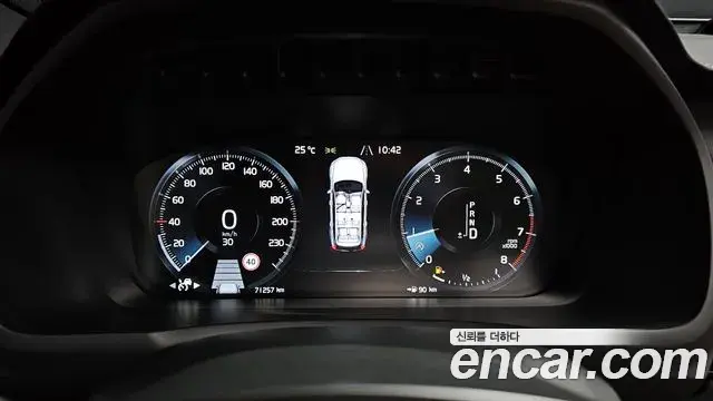 Volvo XC90 2019 — Photo 8/20