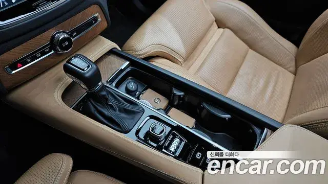 Volvo XC90 2019 — Photo 12/20