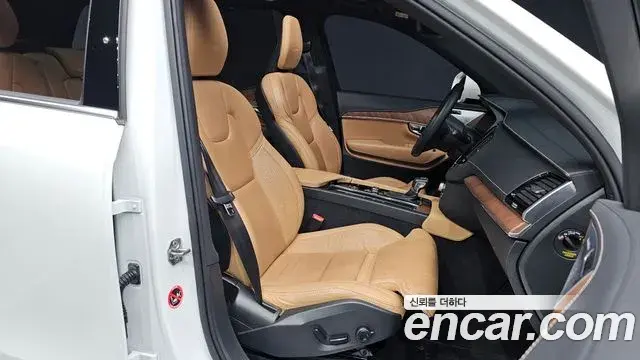 Volvo XC90 2019 — Photo 10/20