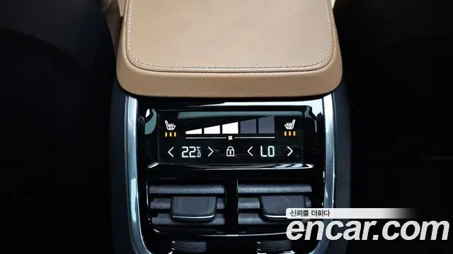 Volvo XC90 2019 — Photo 13/20