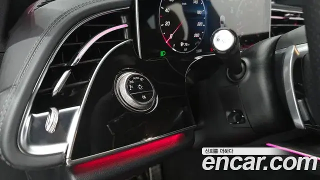 Mercedes-Benz E-Class 2025 — ფოტო 31/32