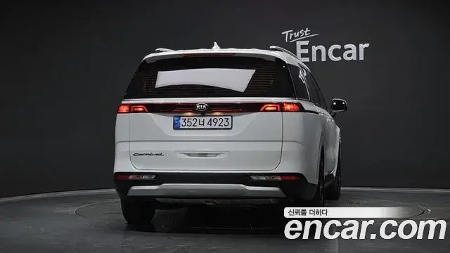 Kia Carnival 2021 — Фото 4/20