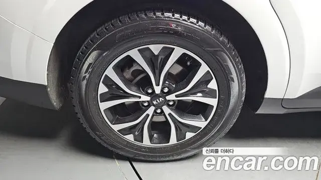 Kia Carnival 2021 — Фото 5/20