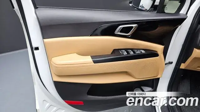 Kia Carnival 2021 — Photo 8/30