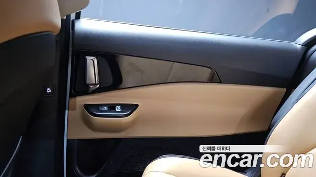 Kia Carnival 2021 — Photo 2/30