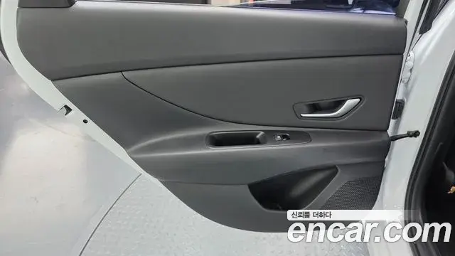 Hyundai The New Avante Hybrid 2023 — Photo 9/30