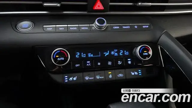 Hyundai The New Avante Hybrid 2023 — Photo 21/30
