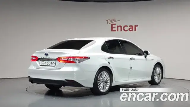 Toyota Camry 2018 — Şəkil 7/31