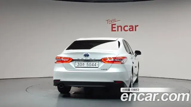 Toyota Camry 2018 — Şəkil 9/31