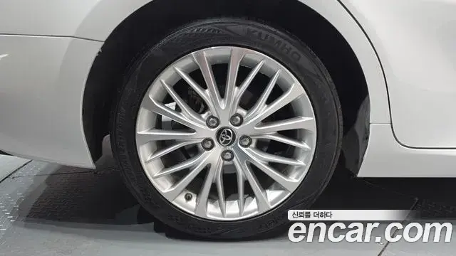 Toyota Camry 2018 — Şəkil 3/31