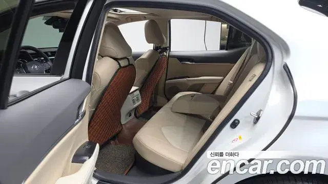 Toyota Camry 2018 — Şəkil 1/31