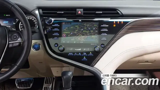 Toyota Camry 2018 — Şəkil 6/31