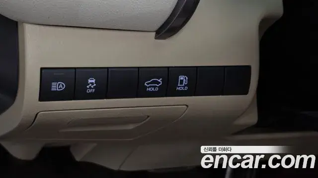 Toyota Camry 2018 — Şəkil 26/31
