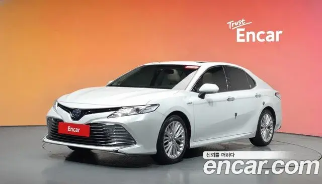 Toyota Camry 2018 — Şəkil 17/31