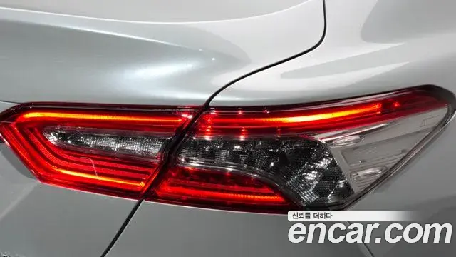 Toyota Camry 2018 — Şəkil 11/31