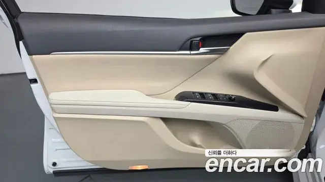 Toyota Camry 2018 — Şəkil 10/31