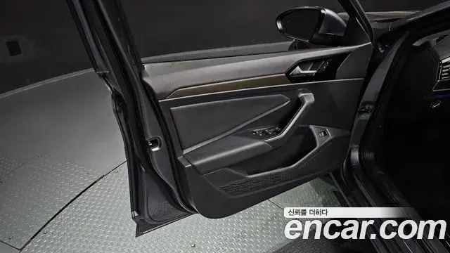 Volkswagen Jetta 2021 — Şəkil 25/33