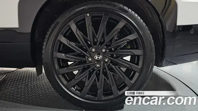 Hyundai Santa Fe 2025 — Photo 32/41