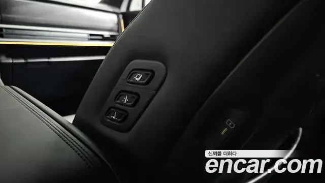 Hyundai Santa Fe 2025 — Photo 33/41