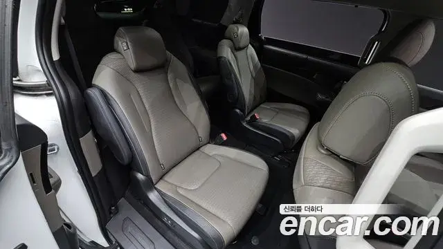 Kia Carnival 2024 — Photo 28/48