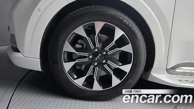Kia Carnival 2022 — Photo 13/40