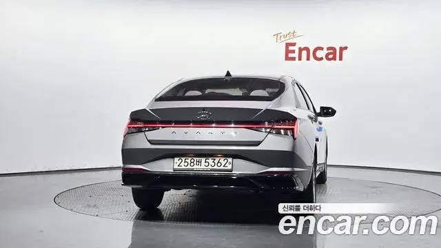 Hyundai The New Avante Hybrid 2020 — Photo 9/30