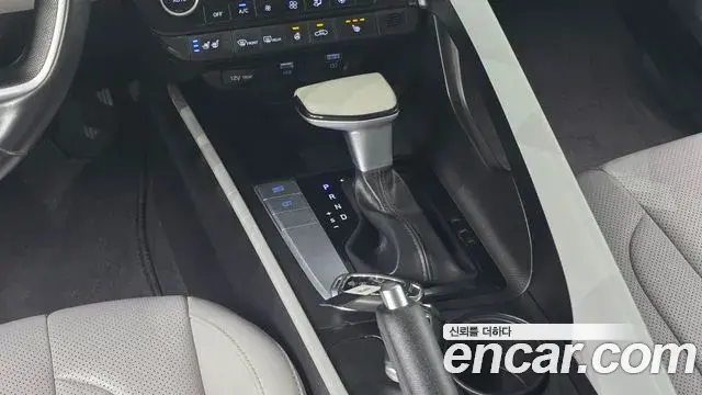 Hyundai The New Avante Hybrid 2020 — Photo 1/30