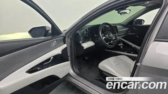 Hyundai The New Avante Hybrid 2020 — Photo 28/30