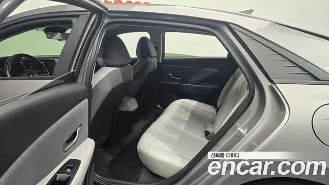 Hyundai The New Avante Hybrid 2020 — Photo 17/30