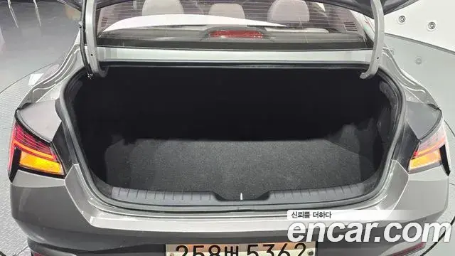 Hyundai The New Avante Hybrid 2020 — Photo 25/30