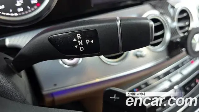 Mercedes-Benz E-Class 2019 — Фото 9/20