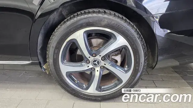 Mercedes-Benz E-Class 2019 — Şəkil 24/32