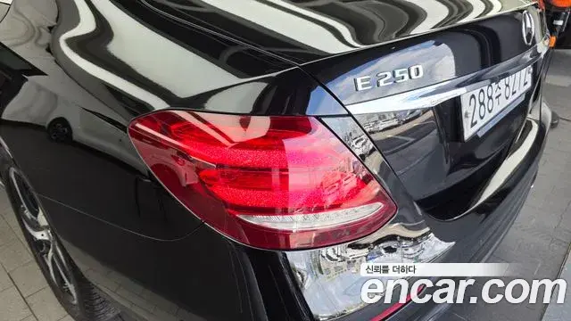 Mercedes-Benz E-Class 2019 — Şəkil 26/32