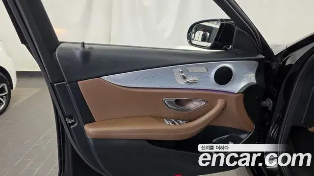 Mercedes-Benz E-Class 2019 — Şəkil 29/32