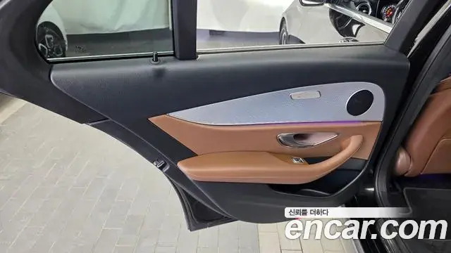 Mercedes-Benz E-Class 2019 — Şəkil 32/32