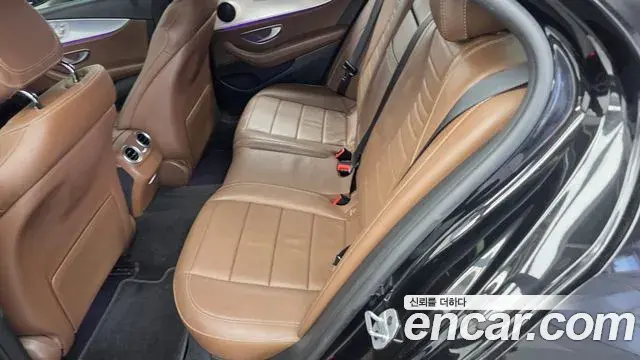 Mercedes-Benz E-Class 2019 — Şəkil 16/32