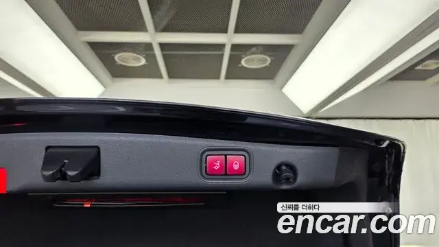 Mercedes-Benz E-Class 2019 — Şəkil 18/32