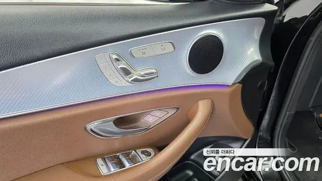 Mercedes-Benz E-Class 2019 — Şəkil 27/32