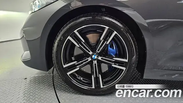 BMW 3 Series 2025 — ფოტო 13/33